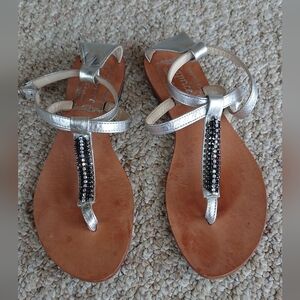 Caprice silver metallic thong sandals with embellishment size 7